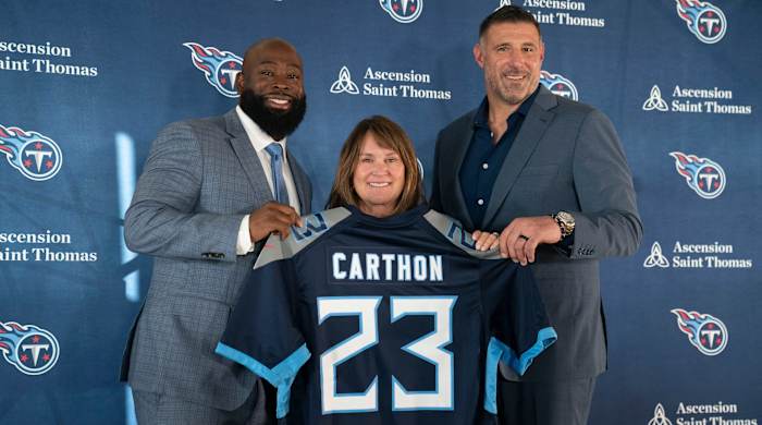 Tennessee Titans general manager Ran Carthon, left, poses with controlling owner Amy Adams Strunk and head coach Mike Vrabel during a press conference announcing Carthon's hiring.